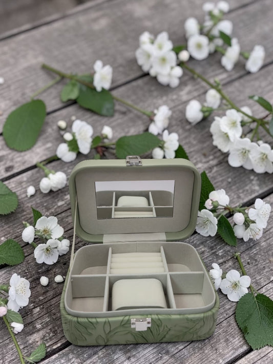 Caseta bijuterii cu oglinda