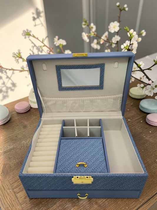 Caseta de bijuterii cu oglinda