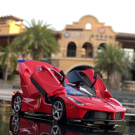 Mașinuță Diecast Ferrari LaFerrari FXXK – Scară 1:32, Model Metalic cu Sunet și Lumină, Ideală pentru Colecționari și Cadou pentru Copii