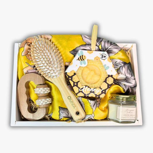 Set cadou Honey Bliss-sapun cu miere, esarfa, lumanare, perie par si rola masaj