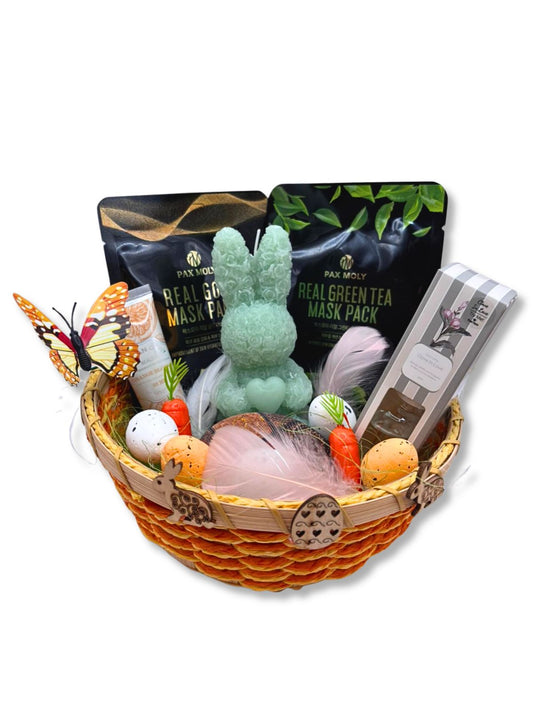 Cos cadou Bunny Pastel Glow cu masti faciale Pax Moly, lumanare iepure pastel, crema de maini, odorizant si oglinda cosmetica.