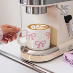 Cana Roz din Ceramica cu Fundita Embosata si Maner Rasucit – 400 ml