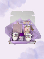 Set Cadou Lavender Delight cu cani, notebook, set ingrijire maini, oglinda si card holder RFID. 