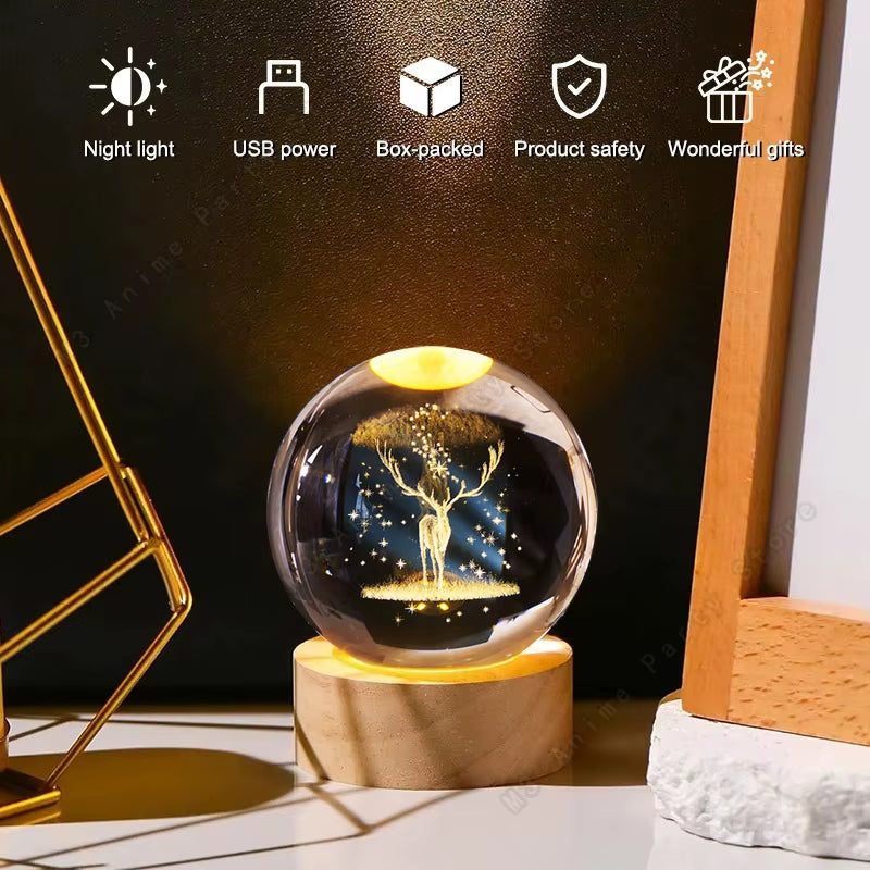 Lampă de Noptieră Glob Cristal 3D – Mini 5cm, cu Căprioară Gravată Laser, Bază din Lemn, USB