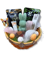 Cos cadou Bunny Pastel Glow cu masti faciale Pax Moly, lumanare iepure pastel, crema de maini, odorizant si oglinda cosmetica.